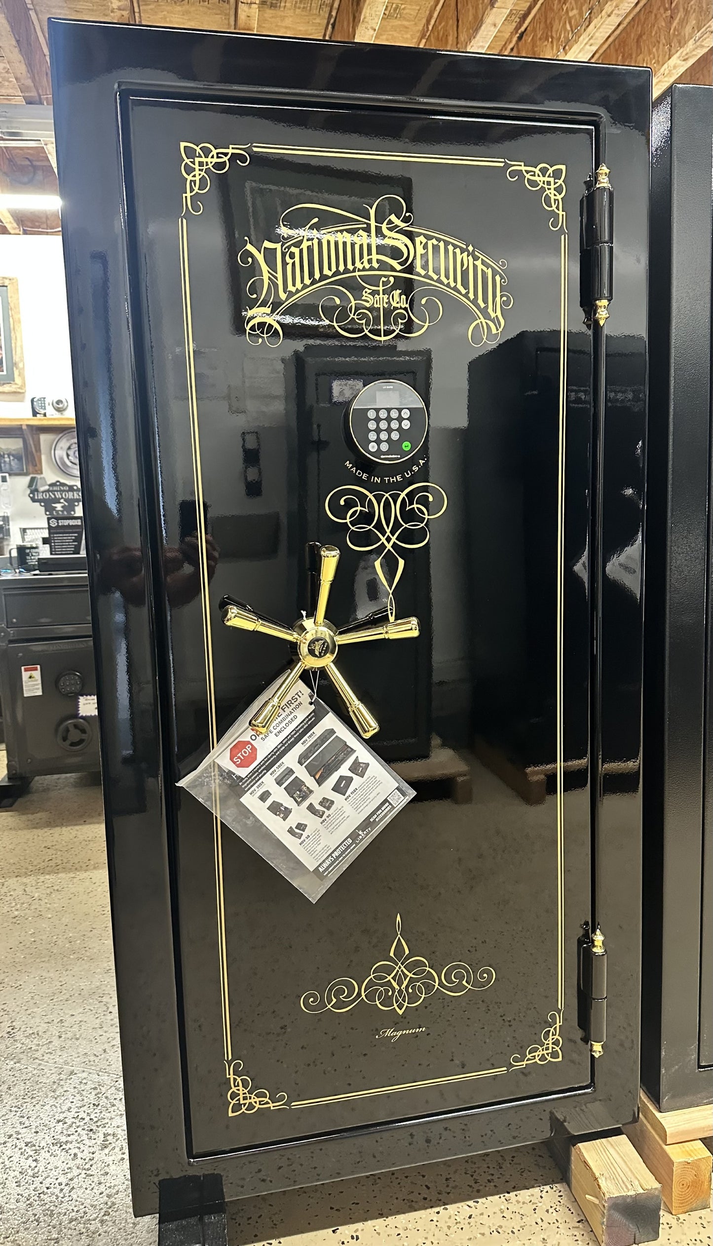 Liberty Magnum/ National Security 25 | Black gloss, brass hardware, Elock