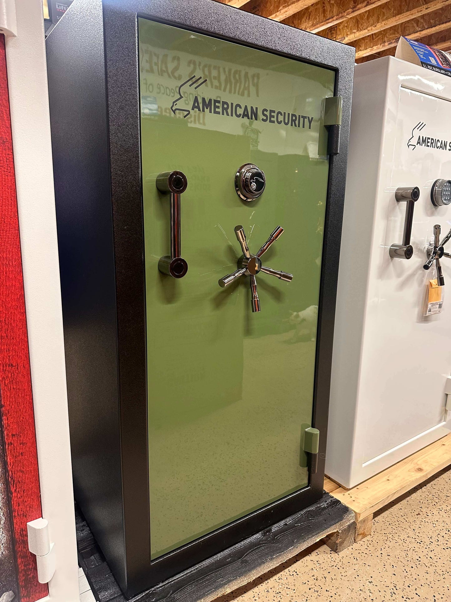 AMSEC BFX6030 Gun & Rifle Safe | Two-Tone: Black & Green