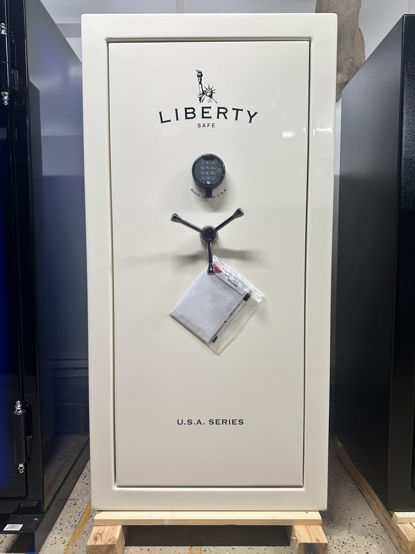 Liberty USA 30 Gun Safe | White Gloss